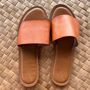 Universal Threads Sandals